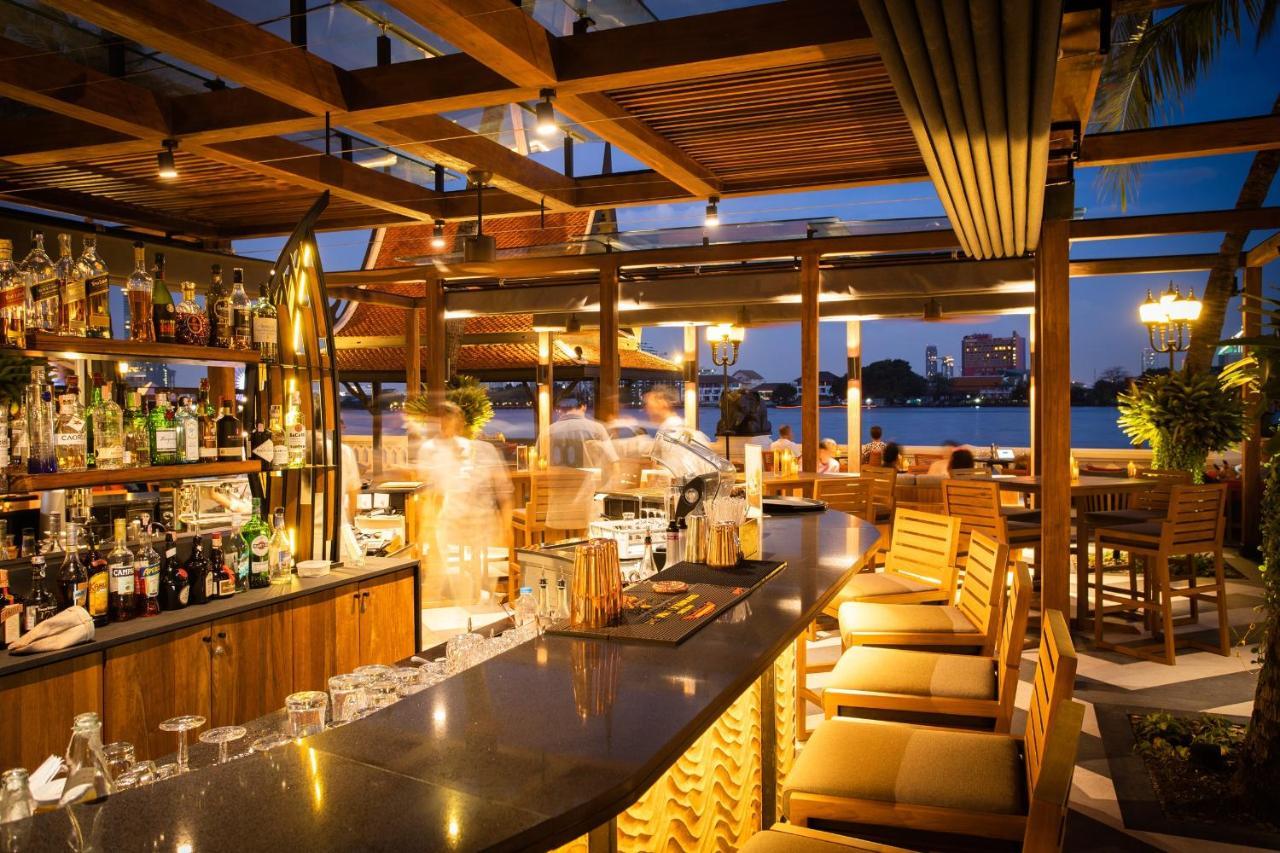 Anantara Riverside Bangkok Resort Exteriér fotografie The bar at the top of the Standard East Village