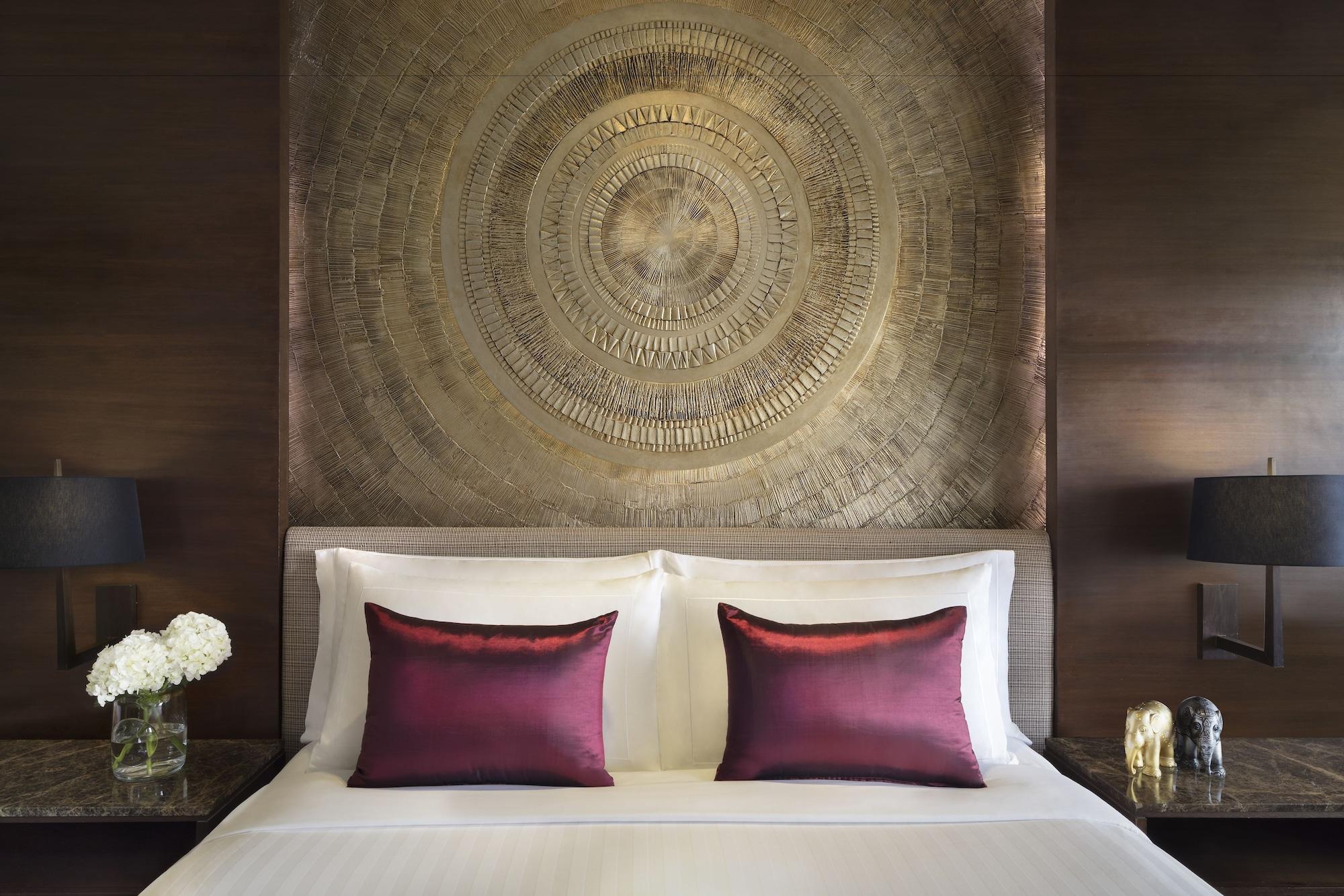 Anantara Riverside Bangkok Resort Exteriér fotografie A bedroom at the hotel