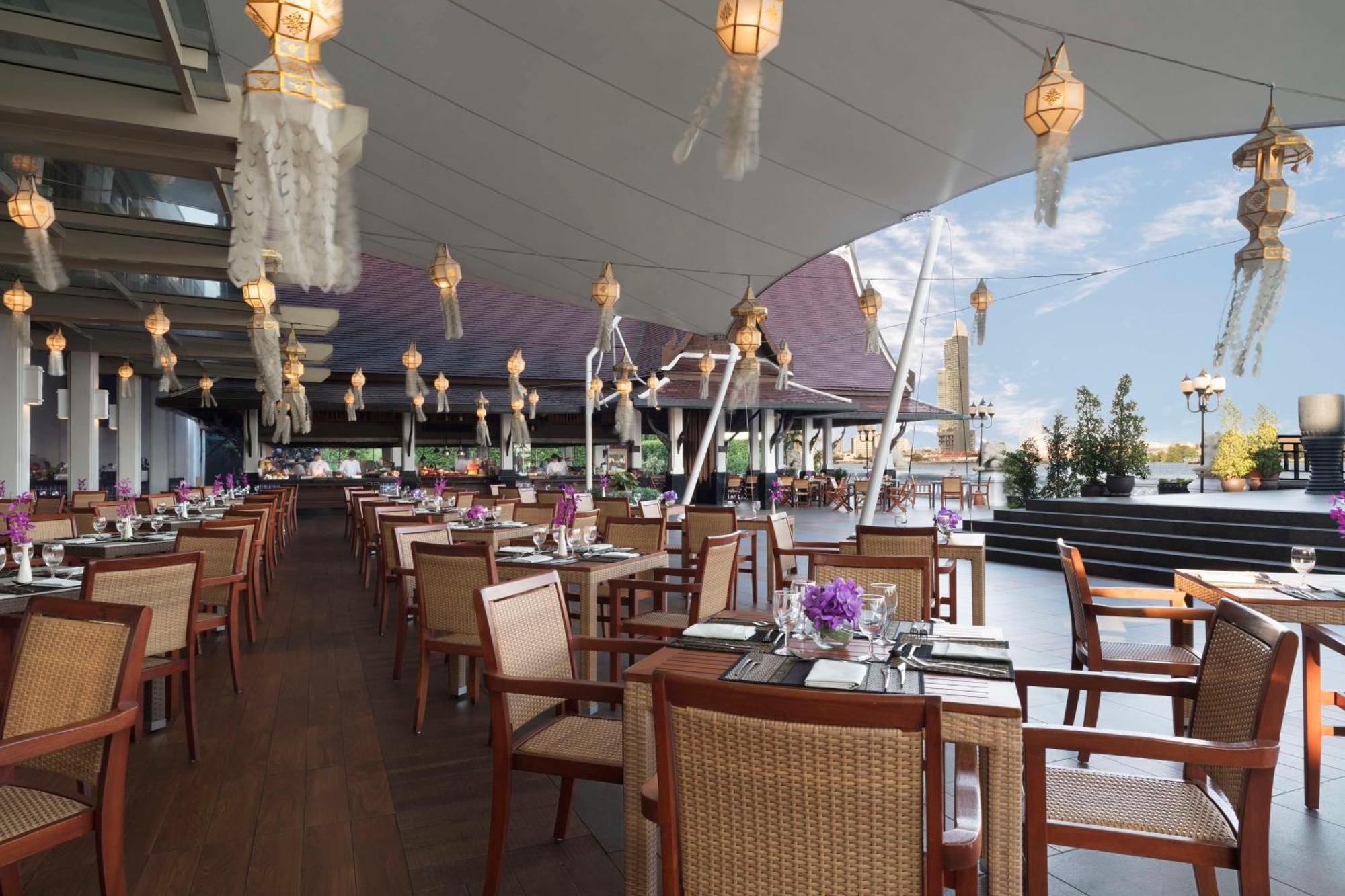 Anantara Riverside Bangkok Resort Exteriér fotografie The Deck